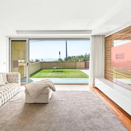 Guestready - Luxurious Beachfront Retreat Guest house *